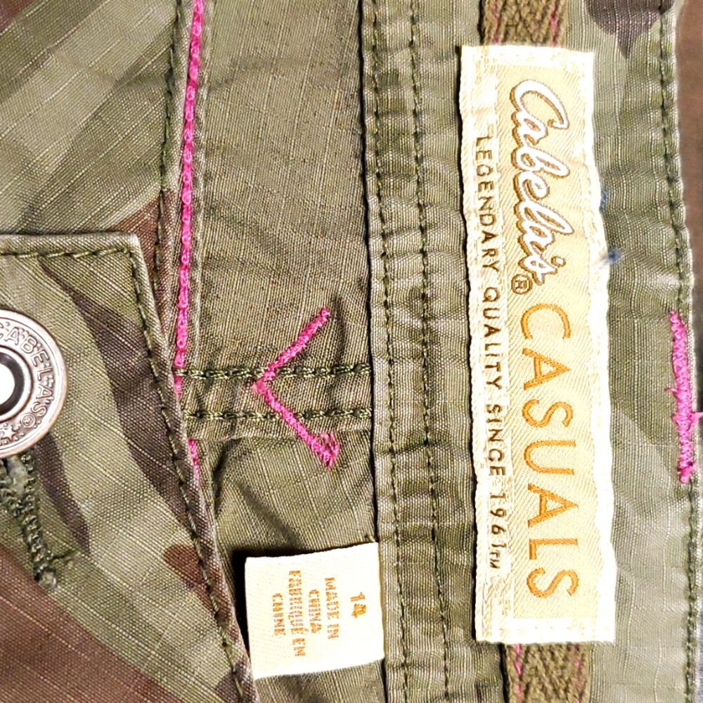 Womans cabelas, camo shorts, size 14